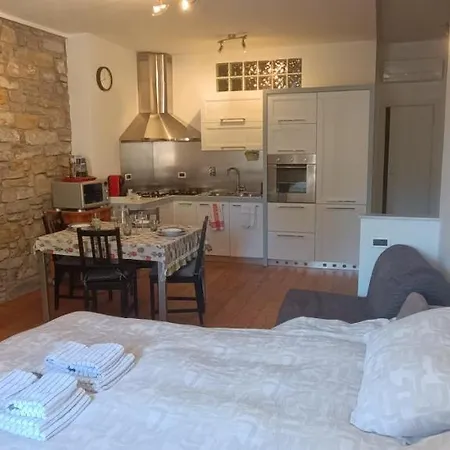 Casa Vacanze Puccini 12, דירה Múggia